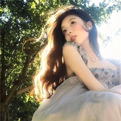 卷发苏 海报