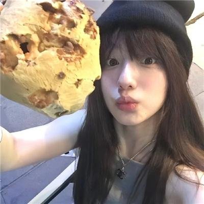 深郁黑暗 海报